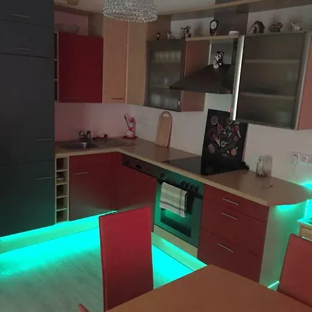 Fairytale Under The Castle - 5 Min City! Apartment *