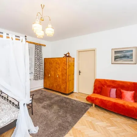 Fairytale Under The Castle - 5 Min City! *