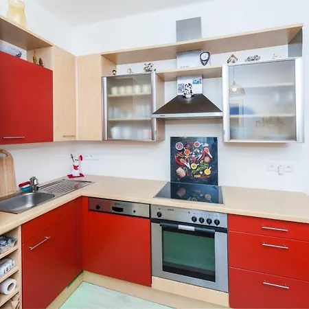 Fairytale Under The Castle - 5 Min City! Apartment *