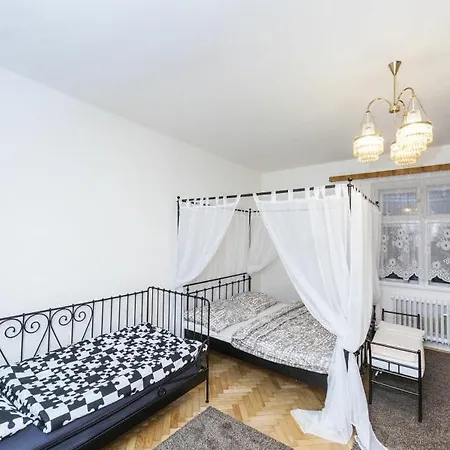 Fairytale Under The Castle - 5 Min City! דירה *