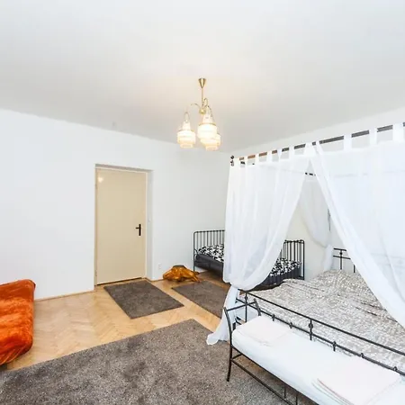 Fairytale Under The Castle - 5 Min City!