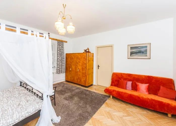 Fairytale Under The Castle - 5 Min City! *