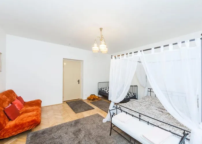 Fairytale Under The Castle - 5 Min City!